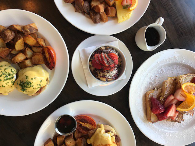 victoriavisitor's tweet photo. RT @doubletree:  We have an amazing new breakfast menu at Table 21! Our new Chorizo Benny, Fried Chicken Benny, and our Vegan Breakfast are great meals to get you started on your day! #doubletreevic #hilton #brunch https://t.co/SL1vJ2q3J9