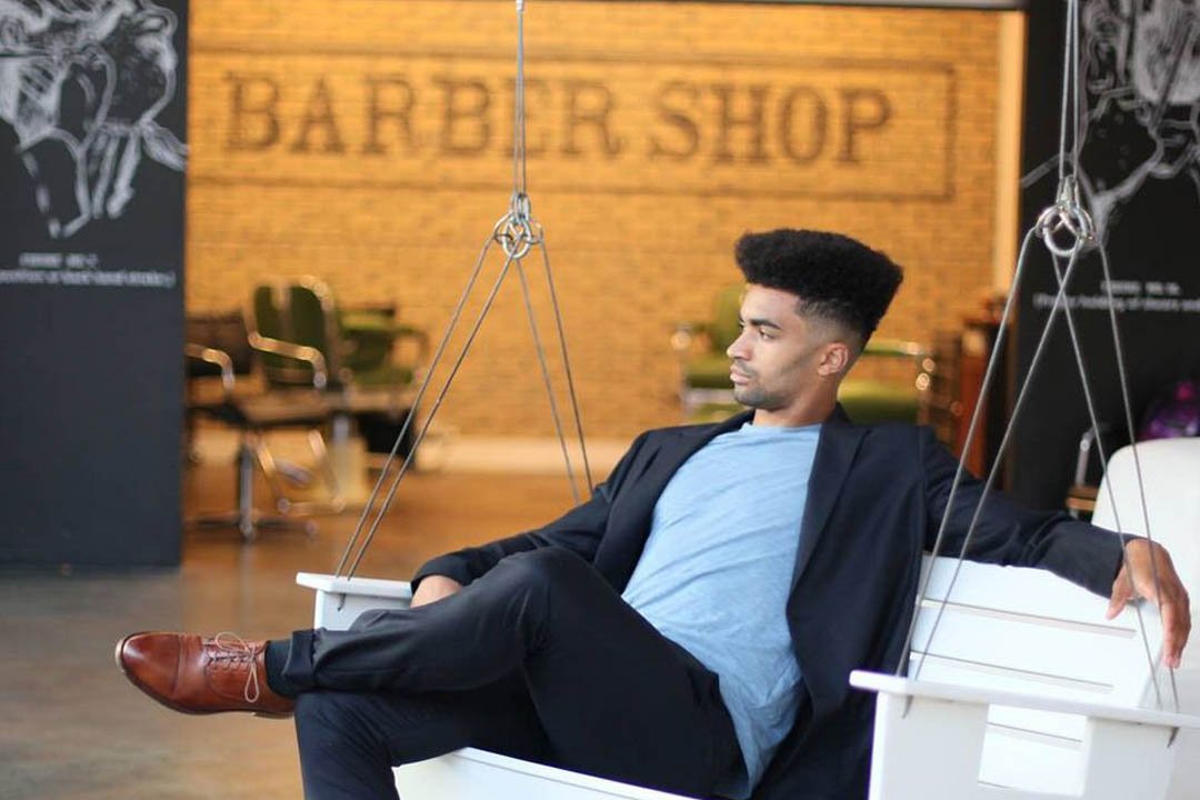 Uberbarbershop's tweet photo. #UberBarber offers #MobileCuts services in Dallas, TX. We offer #MobileCuts, #BeardTrim, #Shaves and more with the highest level of #quality care. #mobilebarber #barber #Dallas75207 https://t.co/3LwodYlNeG https://t.co/eLqIcBMTfG