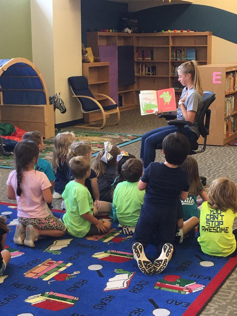 <a href="/BoswellTrack/">Boswell Track</a> @sam_konen reading to kindergarteners at Eagle Mountain Elementary.  <a href="/EagleMountainEL/">Eagle Mountain Elem</a>