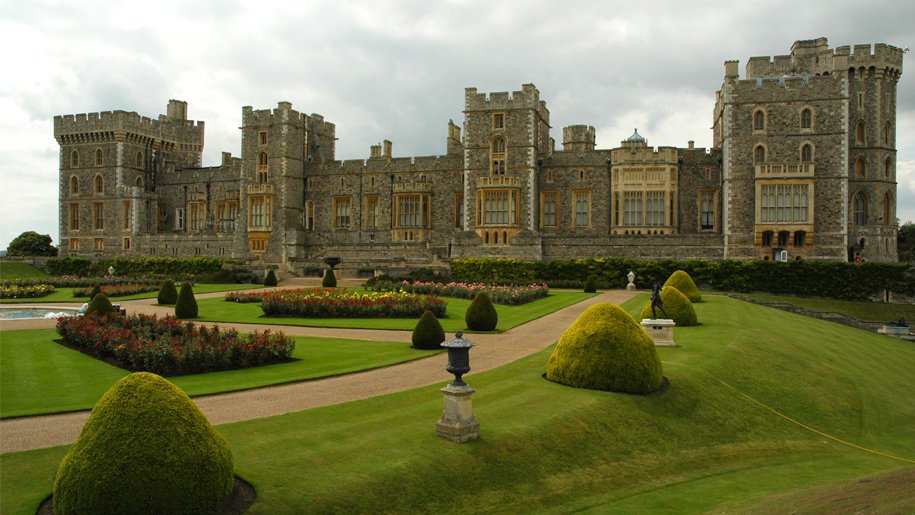 Stone as a building material is known for it's long lasting durability. just ask the owners of Windsor castle built in 1070 and still standing. Let NTSS help build your castle. #veneer #stone #home #custombuilthomes #forever #maxwellstone