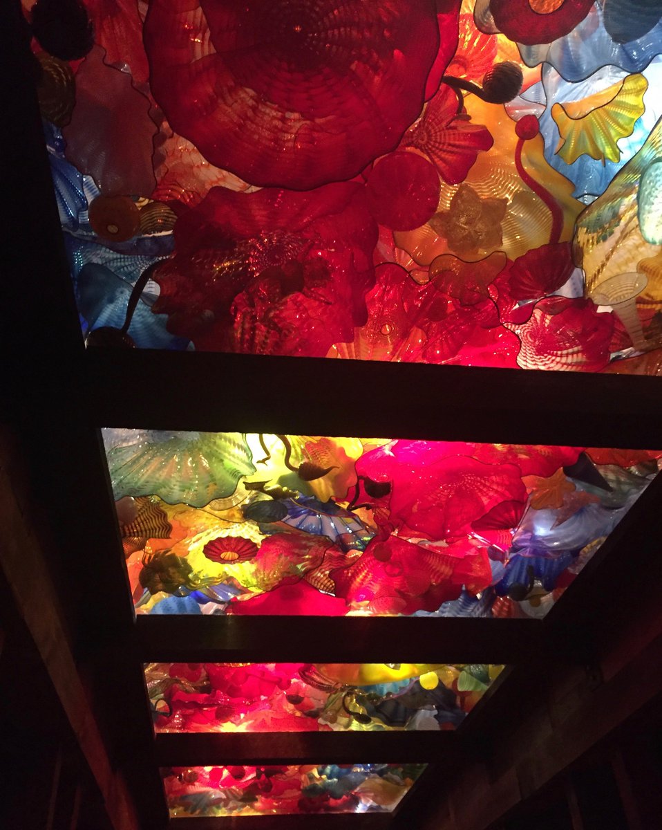 LlamaRage's tweet photo. For the bourbon drinking art lovers out there, the Dale Chihuly exhibit @MakersMark is a sight worth drinking in. #RobSamuels @beamsuntory @dalechihuly @chihulystudio @kybourbontrail @kydistillers

https://t.co/31wNbuVx16 https://t.co/gEJe4Sy15Z