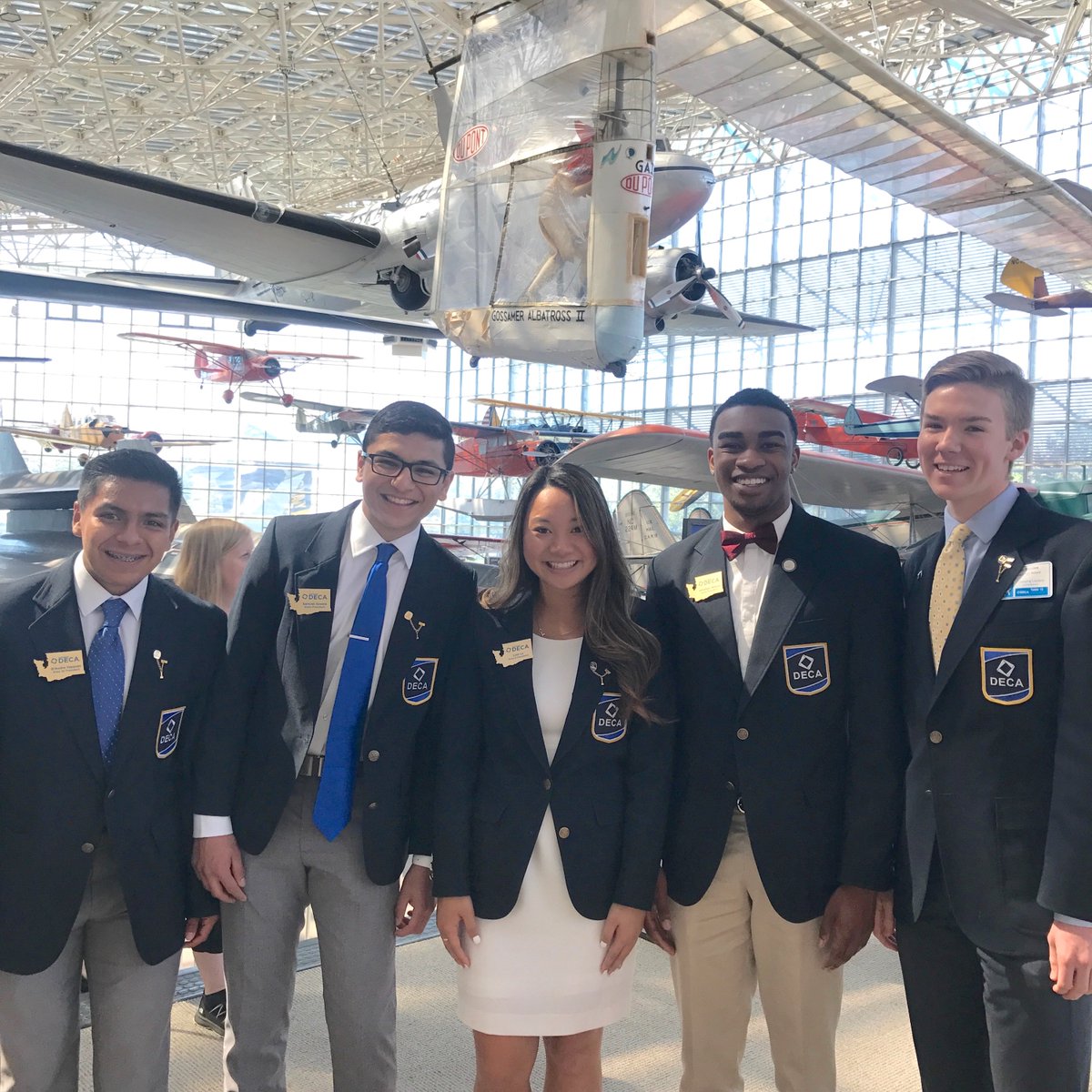 DECA_Washington's tweet photo. Say hello to a few of our Washington DECA State Leaders! 

These shining faces will be welcoming you to the Emerging Leaders Luncheon this afternoon at the Museum of Flight. See you all soon! https://t.co/STBOjCZPg6