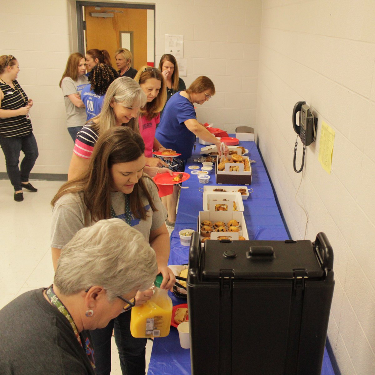 Today we had the opportunity to provide breakfast for the Freedom Intermediate Faculty and Staff this morning! We are so thankful for their hard work this school year! Thank you for everything you do!
•
•
•
•
•
#5StonesChurch #Franklin #FranklinTN #Nashville #NashvilleTN