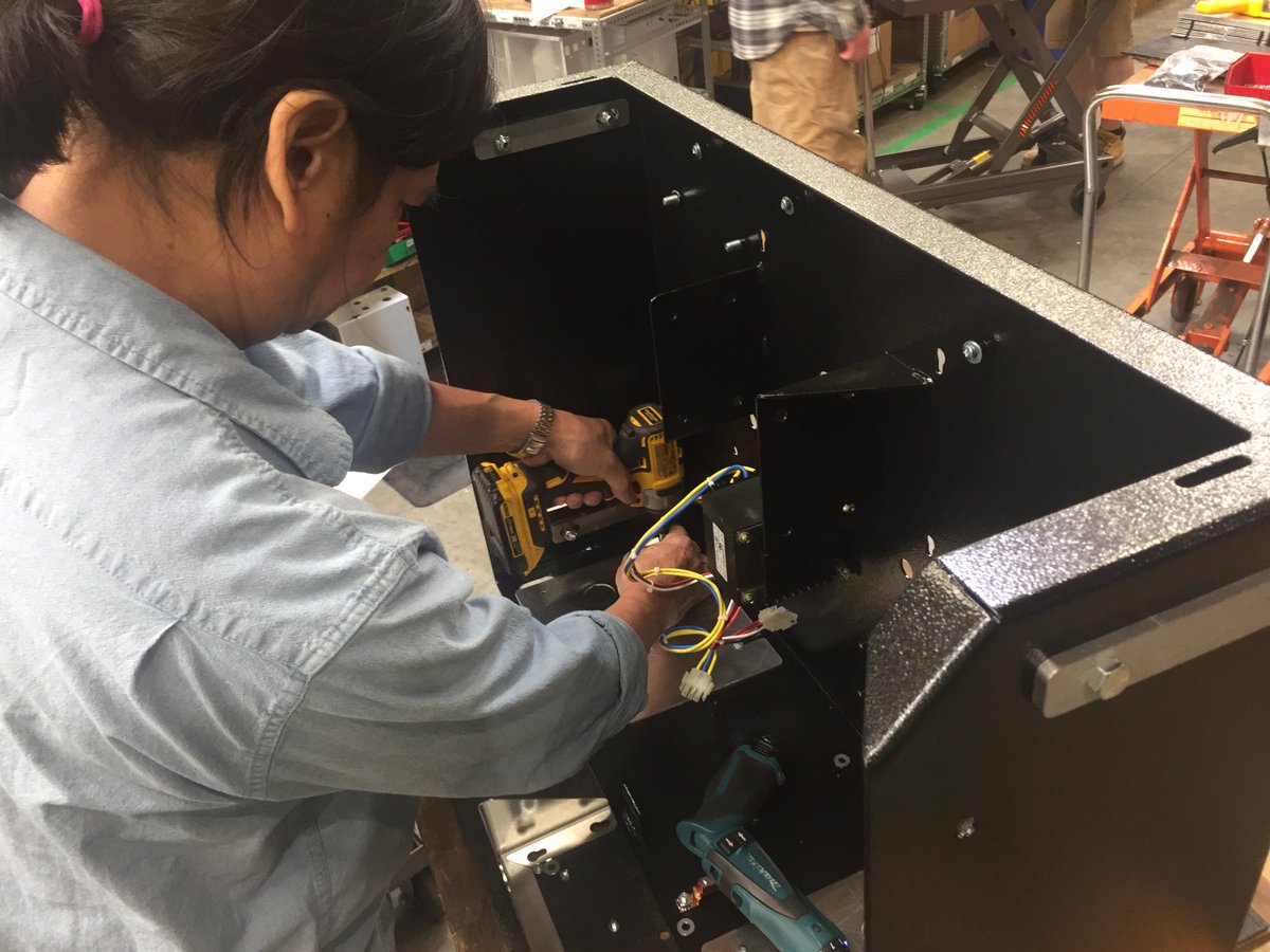 Nice_HySecurity's tweet image. 🚨New product alert! 🚨  This Just in! One of the first SlideSmart DC HD being built in the HySecurity/Nice factory! #slidegate #gateoperator