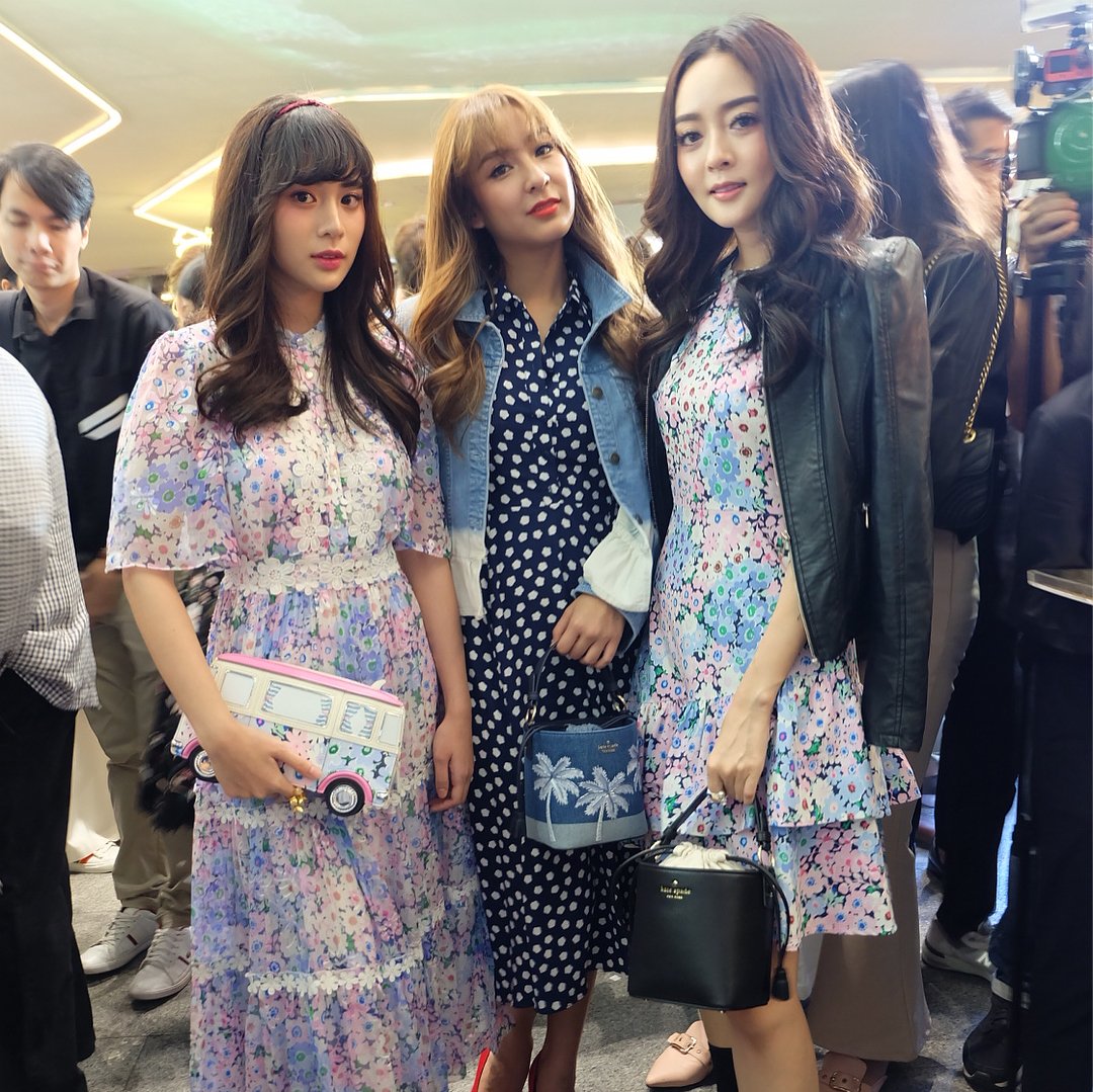 supassarabliss's tweet photo. Our kate spade new york girls sirinissirin supassra kambum look so dreamy in the new summer 2018 collection.
#katespadeth #katespadejoy #EMFierceFashion #EMFierceFashionEP2 #EMFashionIcon (2) 📸:patluxurygroup https://t.co/6m4FrpVjXV