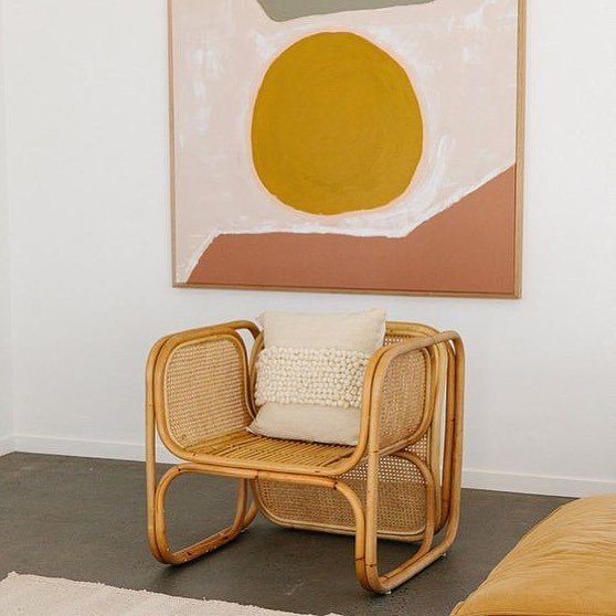 Corners of my home GOALS⠀
#CornersOfMyHome #InteriorStyling ⠀
📷 @victoriaaguirreph ⠀
⠀
Byron Bay home @ameliafullarton ⠀
Artwork by @jordi_pordi  Cane chair by @worn.store ⠀
Woven rug and cushion @wearepampa ⠀ ift.tt/2KMlNHk