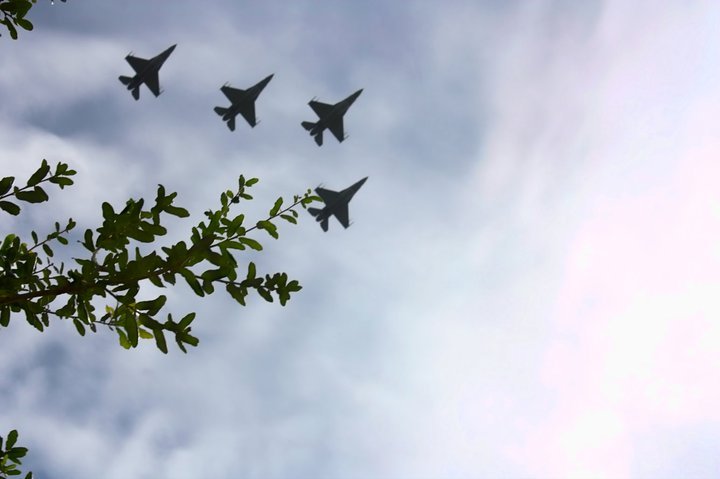4thKeyBiscayne's tweet image. 1st comes the flyover... 
then comes the National Anthem.... 
then comes the parade. 🇺🇸😍