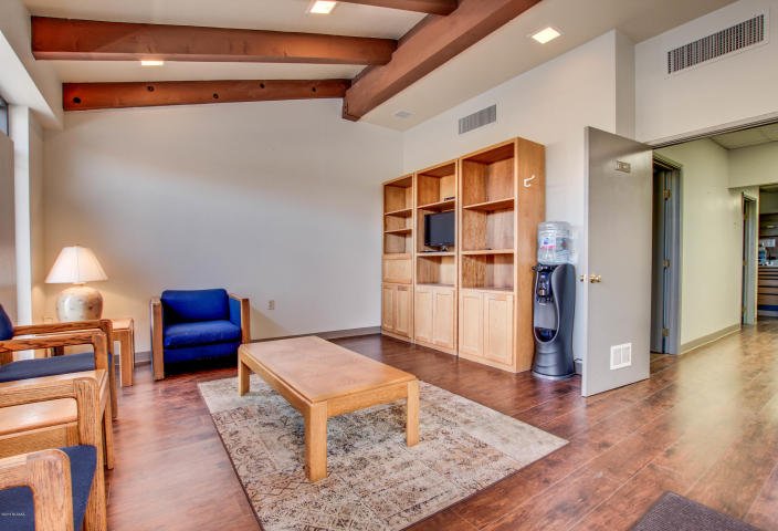 StinsonCurt's tweet photo. PRICE REDUCTION!
Commercial Office Space
Ina Road Professional Center
1,650 SqFt office w/ spacious lobby/reception area, 2 offices, 2 exam rooms, 2 bathrooms, & a small kitchen area. Great northwest location on Ina Rd.
#Commercial #Office #RealtyExecs
https://t.co/wvizdw8qAO https://t.co/KryT4EwUHR