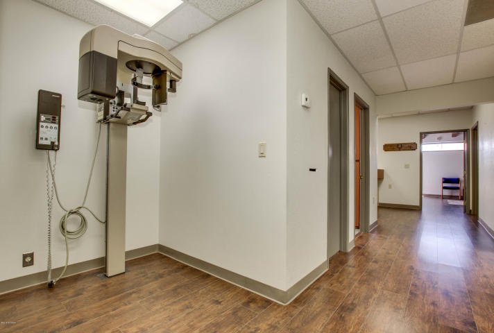 StinsonCurt's tweet photo. PRICE REDUCTION!
Commercial Office Space
Ina Road Professional Center
1,650 SqFt office w/ spacious lobby/reception area, 2 offices, 2 exam rooms, 2 bathrooms, & a small kitchen area. Great northwest location on Ina Rd.
#Commercial #Office #RealtyExecs
https://t.co/wvizdw8qAO https://t.co/KryT4EwUHR