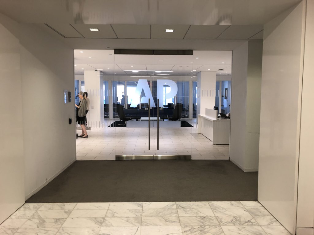 Grace King Wbir On Twitter In Love With The Ap Newsroom In Nyc We Re Meeting With Vice President And Editor At Large For Stabdards Jdaniszewski Jed18 Https T Co Qsibzy0pme