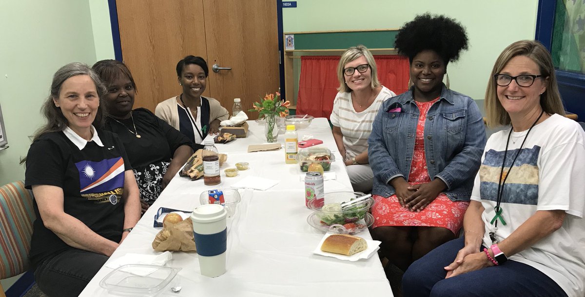 monicadvance's tweet photo. Feeling so much love from the Kindergarten teachers...thanks for the yummy lunch from Panera Bread! Loved spending time with these sweet friends and having duty free lunch! 🥗 💗 🥪 @LRESLions @Peacockandpals @misshadad_k @KamilleSmith5 @MissDukeAB @hasmith22 https://t.co/oS2j5EH0vF