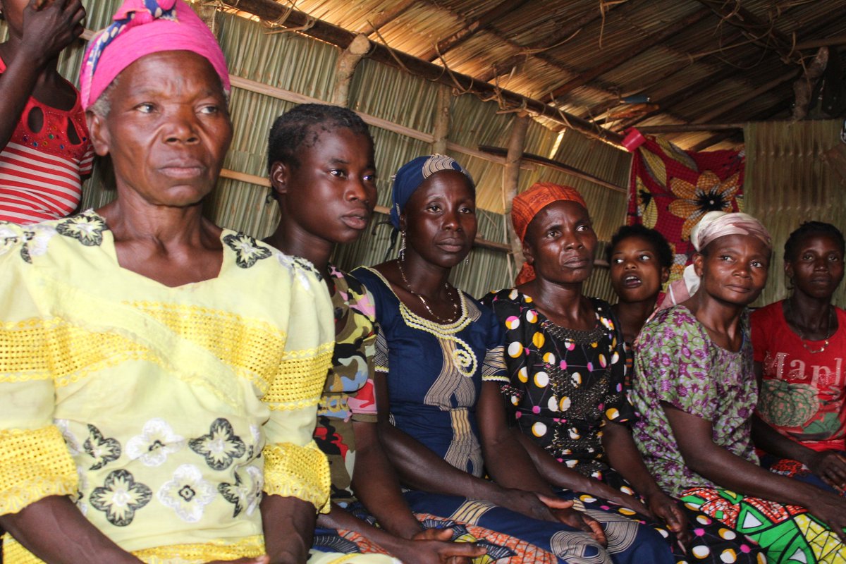 RefugeesCmr's tweet photo. A wave of new displacement of Central African civilians to eastern  #Cameroon , has been reported. The first recording shows the presence of more than a hundred people, mostly women and children in Wissambo n Wolo localities. https://t.co/u2BrGuiwAY