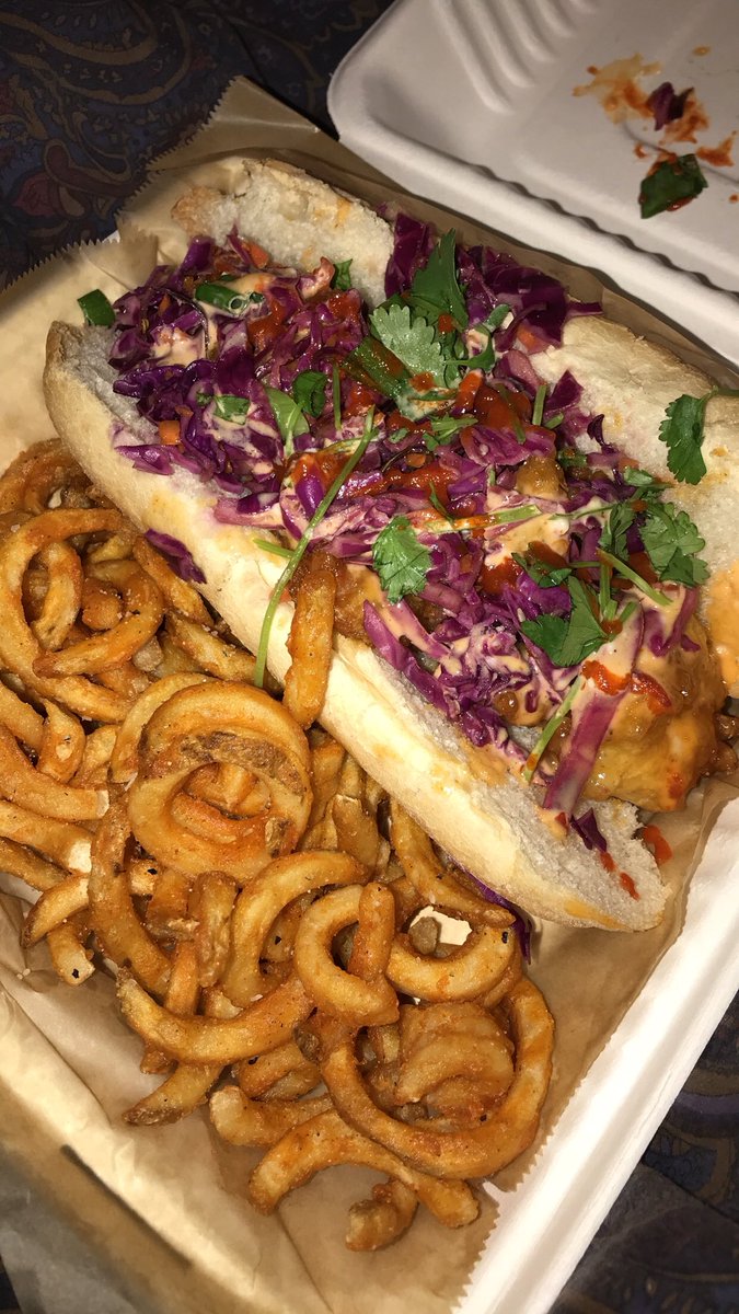 _tongueTYed's tweet photo. You know what I’m gonna go ahead and get this Greensboro Food thread poppin. I’m bored and hungry 😂

My favorite place is Bites &amp; Pints on Spring Garden!  They have some crazy combinations (like a chicken, egg bacon and waffle sandwich 😂) but they work so well 🤤 https://t.co/FtOT15D6eJ
