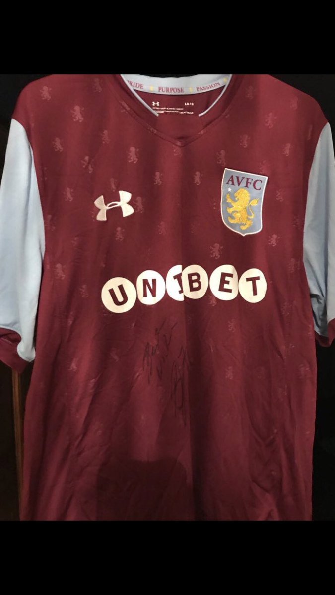 tomg_ffc's tweet photo. Huge shoutout to @Nathann_95 for donating the shirt !!!!! @matchwornshirt1 @moms https://t.co/JJVH8J0x6H