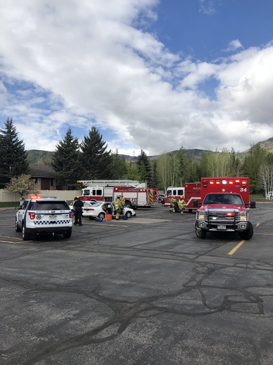 UofUtrauma's tweet photo. Thank you @PCHSMiners for having us assist with this year’s mock crash. It’s always great collaborating with @PCFireDistrict @ParkCityPolice and @UofUAirMed on this great project. @parkcityschools #besafewhiledriving https://t.co/oieHrWJp5f