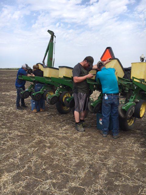 ProvenSeed's tweet photo. #plant18 continues in Langham, SK! Getting some trial #corn in for #ProvenPerformanceTrials at Sask Valley Farms. #SKag #WestCdnAg #Seedtrials [📷: @BLummerding] https://t.co/q10aeJj5Ct