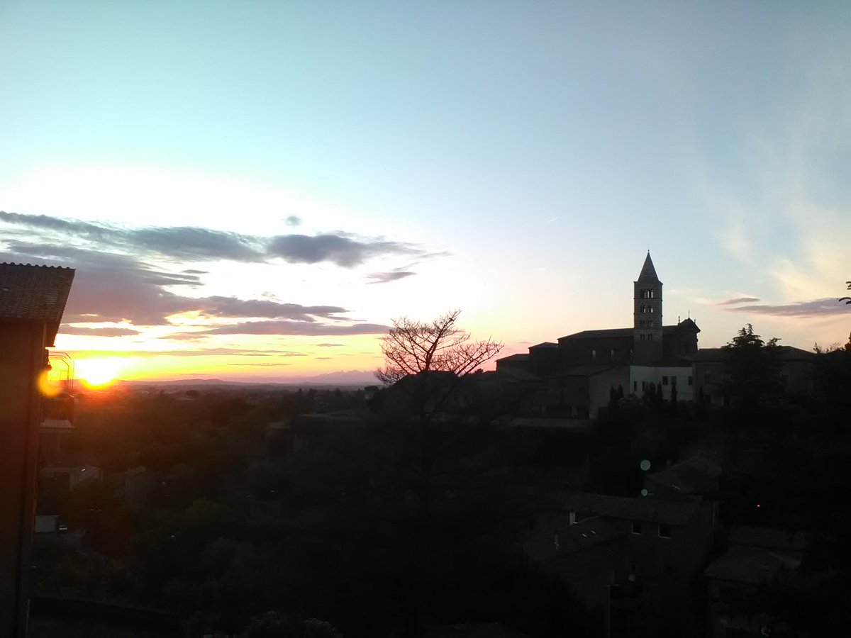 bbviterbo's tweet photo. #tramonto a #Viterbo / #sunset a #Viterbo @igersviterbo @igerslazio @visit_lazio @VisitViterbo https://t.co/Tan3tpKv58