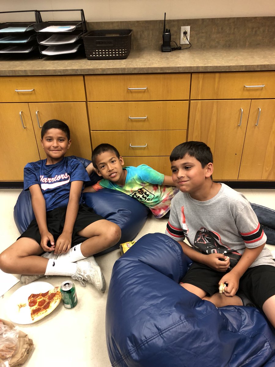 MrsOchoaCCE's tweet photo. We loved our 4th Grade ELL Farewell lunch today, complete with a warheads challenge and a few sad tears. We love this group and know they will do amazing things! @CastlemanCreek #ccepride #ccegrows #MidwayMagic https://t.co/sF9EcGLHOU
