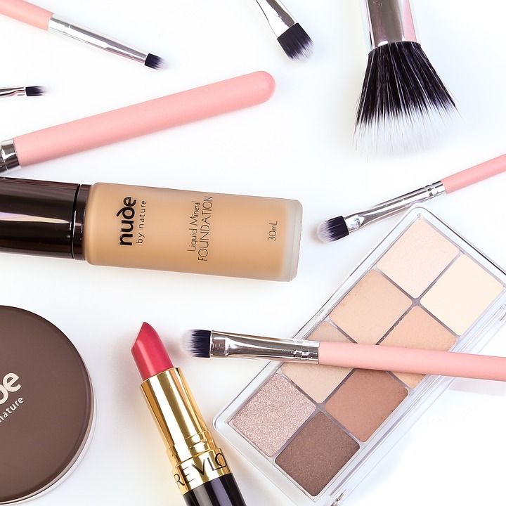 kathcake's tweet photo. Newbie to makeup? Follow my top tips on how to apply eyeshadow https://t.co/ZowaM4OsH1 #bbloggers #beauty #howtoapplyeyeshadow #makeuptutorial #makeupvideo #beautytips #eyeshadow #eyeshadowtips #blogginggals @BBlogRT https://t.co/6dnNJy5R0f