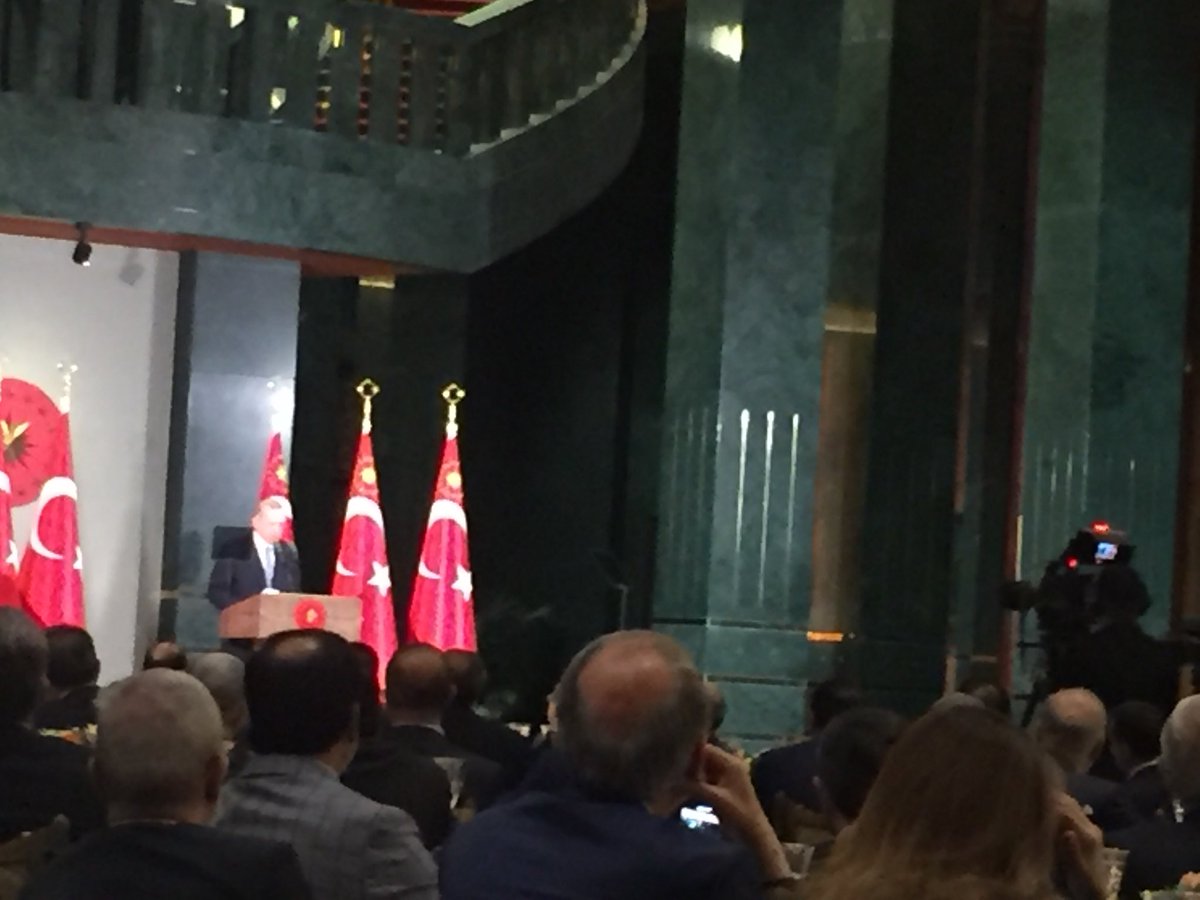 mvesreftas's tweet photo. Cumhurbaşkanımız @RT_Erdogan ‘ın külliyede önceki dönem milletvekillerine verdiği iftar yemeğindeyiz... https://t.co/gkqOEfROdd