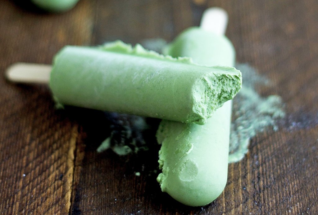CM_MexicoCity's tweet photo. ¡Tenemos un nuevo #BreakfastPartner! Para esta época de calor qué mejor que disfrutar de un delicioso snack cortesía Paleteria El Nevado. 

Yuuumm, ¿te gusta el té verde o los pétalos de rosa en forma de paleta? 💟 #CMCommitment https://t.co/1IxdjfPR5a