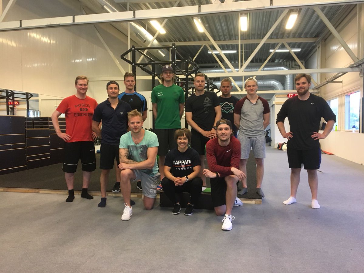 Tänään pidettiin <a href="/tapparary/">Tappara juniorit & taitoluistelu</a>  koutseille <a href="/voimanpolku/">Voimanpolku</a> koulutusta. Miten aloittaa voimaharjoittelu ja mitkä teemat tulee olla päällimmäisenä opetettava.
Kiitos mielenkiinnosta! 
#varala
#tappara
#voimanpolku
#taidonpolku
#voimavalmennus
#tapparanvoimanpolku