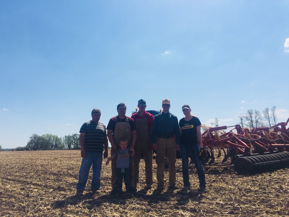 Tasha_Keith's tweet photo. Thanks @bigtimespearin for seeding another DEKALB MD trial with us again this year and Bennett Beau for the super cute advertising! #plant18 #onlyonemoretogo @DEKALB_Canada @JJ_agronomy @BalickiColton @Ammo_8 https://t.co/1zjXT4bB8O