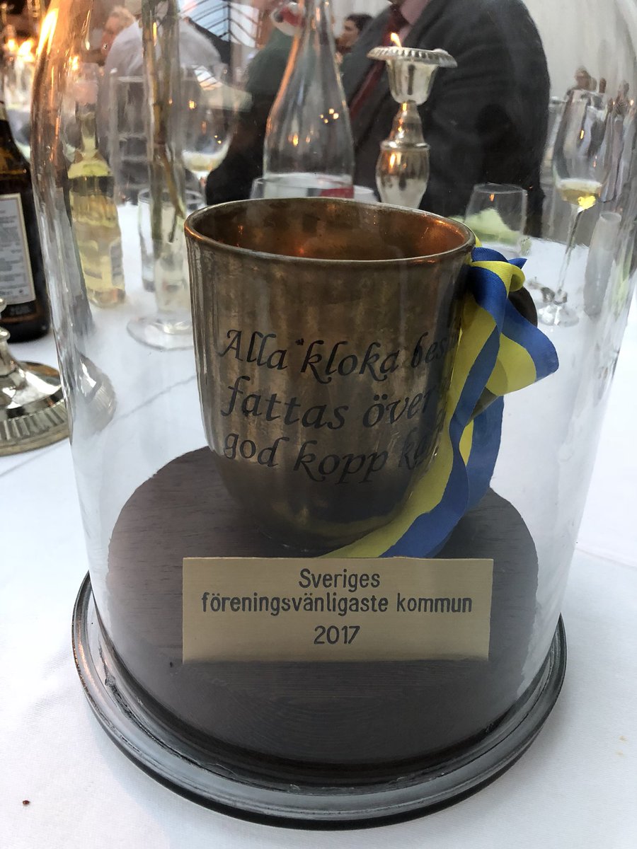 Föreningsgala i Nacka. Ledare och föreningar prisas. Och Nacka får pris som ”Föreningsvänligaste kommun”.