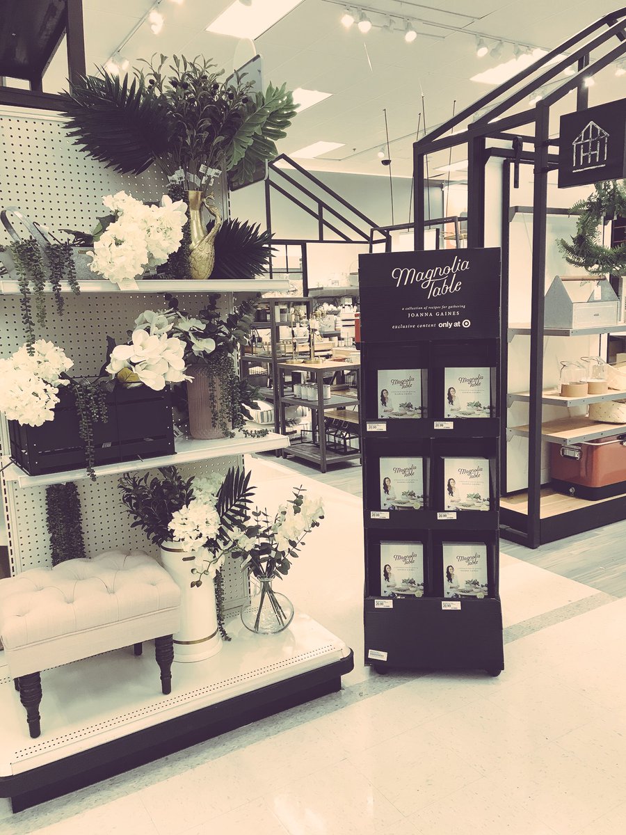 South Philly is feeling fresh this summer with floral accents 🌺💐<a href="/Dana_DePasquale/">Dana DePasquale</a> <a href="/JennaWalkerTGT/">Jenna Walker</a> <a href="/nazie327/">Naz Cattelona</a> <a href="/BethGates23/">Beth Gates</a> <a href="/beth_hinkleTGT/">BethHinkleTGT</a>