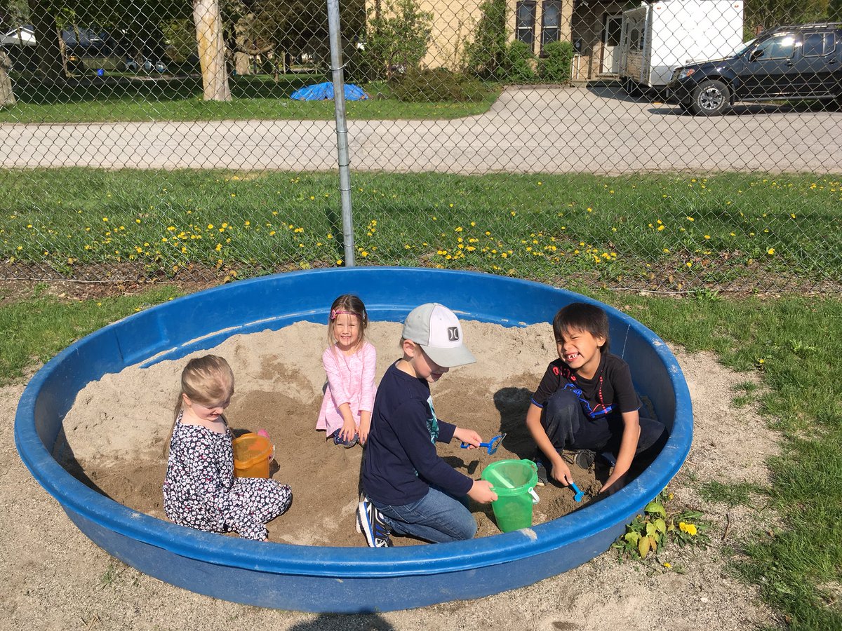 JamieJ19842012's tweet photo. Great way to start the day! Morning centres outside- writing, painting, DPA, sand play and building with magnetic shapes! @stjoesportelgin https://t.co/oiQE9bkalN