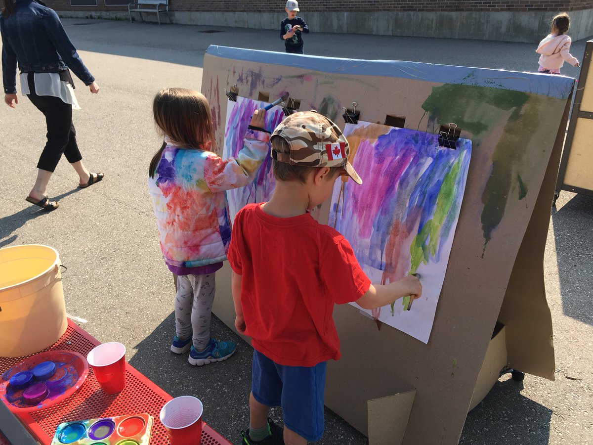 JamieJ19842012's tweet photo. Great way to start the day! Morning centres outside- writing, painting, DPA, sand play and building with magnetic shapes! @stjoesportelgin https://t.co/oiQE9bkalN