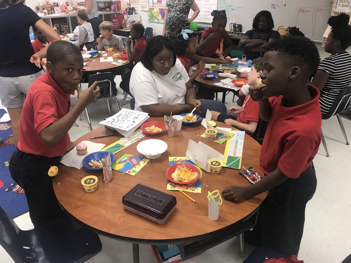 Hamiltons3Grade's tweet photo. End of year party (Part 6) @MaryBAustin #AustinInnovators https://t.co/axuMKIa0B0