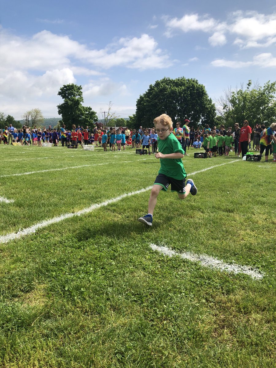 Coach_Counihan's tweet photo. We had a great First Grade Field Day today! Very proud of all of our students! Thank you to all of the parents and teachers for your support!! @WOSnews https://t.co/LfA4qvTpdx
