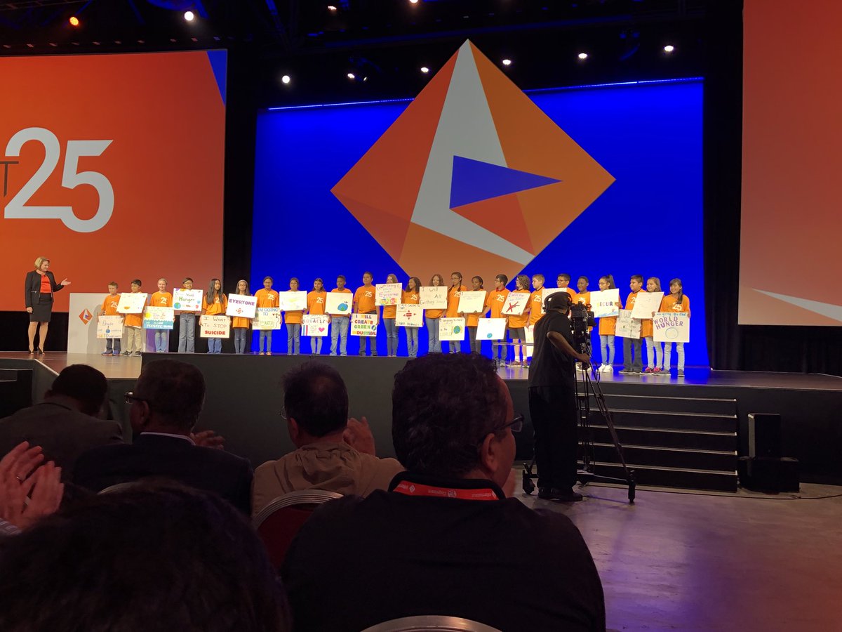 RogerNolan's tweet photo. The intelligent disrupters of the future get scholarships from Informatica. Congratulations!  #INFA18 https://t.co/Nrs54qPUk8