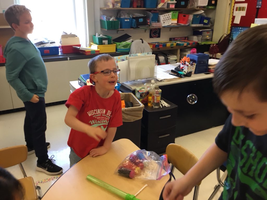 Sandy_Guendling's tweet photo. Last science experiment of the year. We made our own bubbles! @center_dolphins  #theylovescience https://t.co/vGIgVDU35m