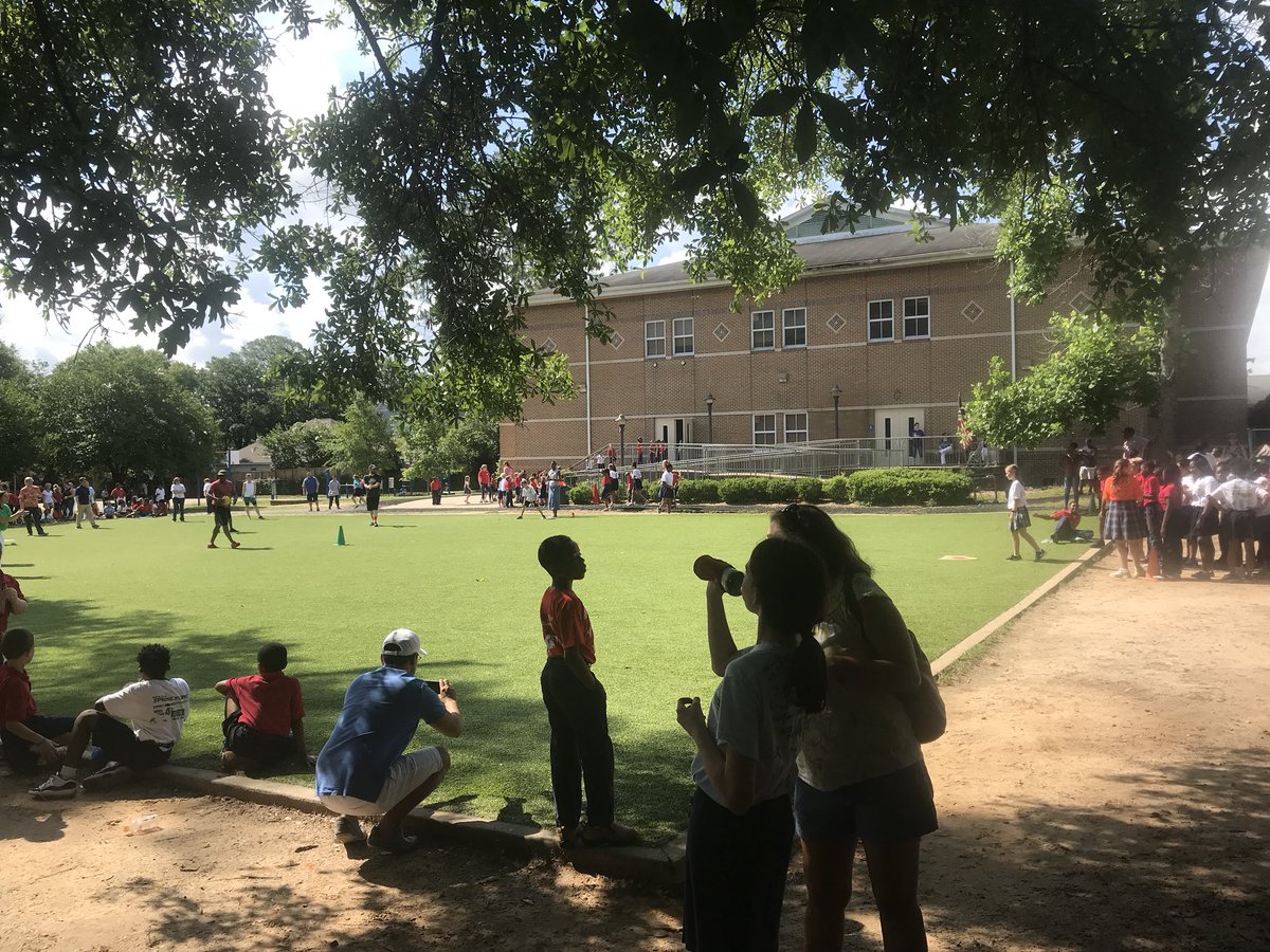 Hamiltons3Grade's tweet photo. 5th grade kickball game @MaryBAustin #AustinInnovators https://t.co/bRL4bvDsZn