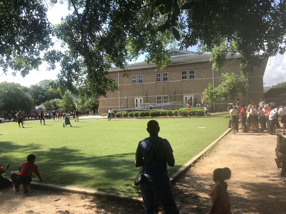 Hamiltons3Grade's tweet photo. 5th grade kickball game @MaryBAustin #AustinInnovators https://t.co/bRL4bvDsZn