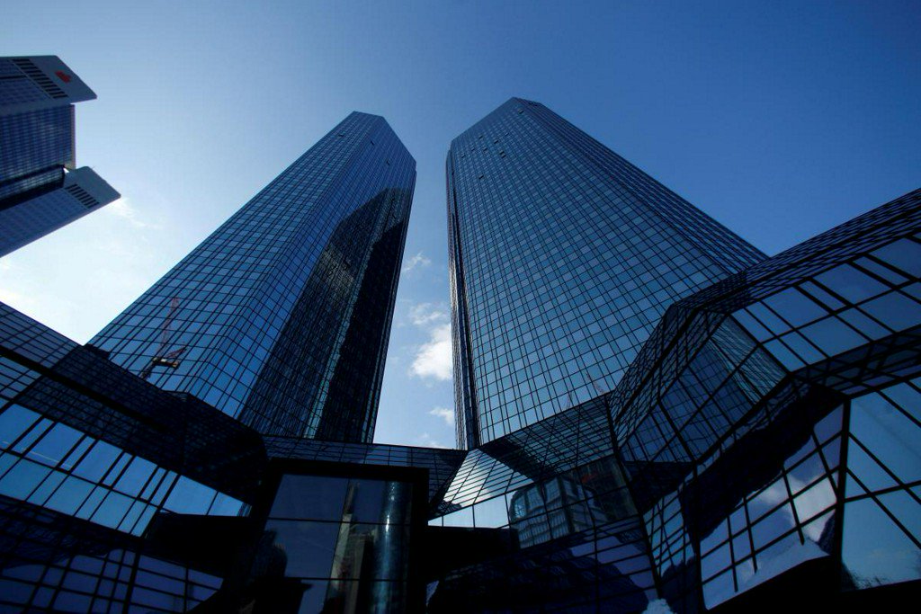 Reuters's tweet photo. Deutsche Bank looks to cut 10,000 jobs to reduce costs: source https://t.co/T66vYa1BwH https://t.co/T9L81CPapE