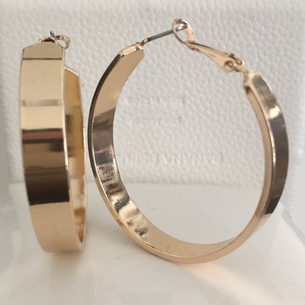 sugar_bash's tweet image. No one could wait &amp;amp; here it is! A sneak peek at Nautical Summer. Get these Nautical Hoop earrings from Stella&amp;amp;Ruby in ur box! All members will get to customize these 14k gold plated earrings, available in gold, silver &amp;amp; rose gold. #nautical #summer #subscriptionaddiction #jewelry