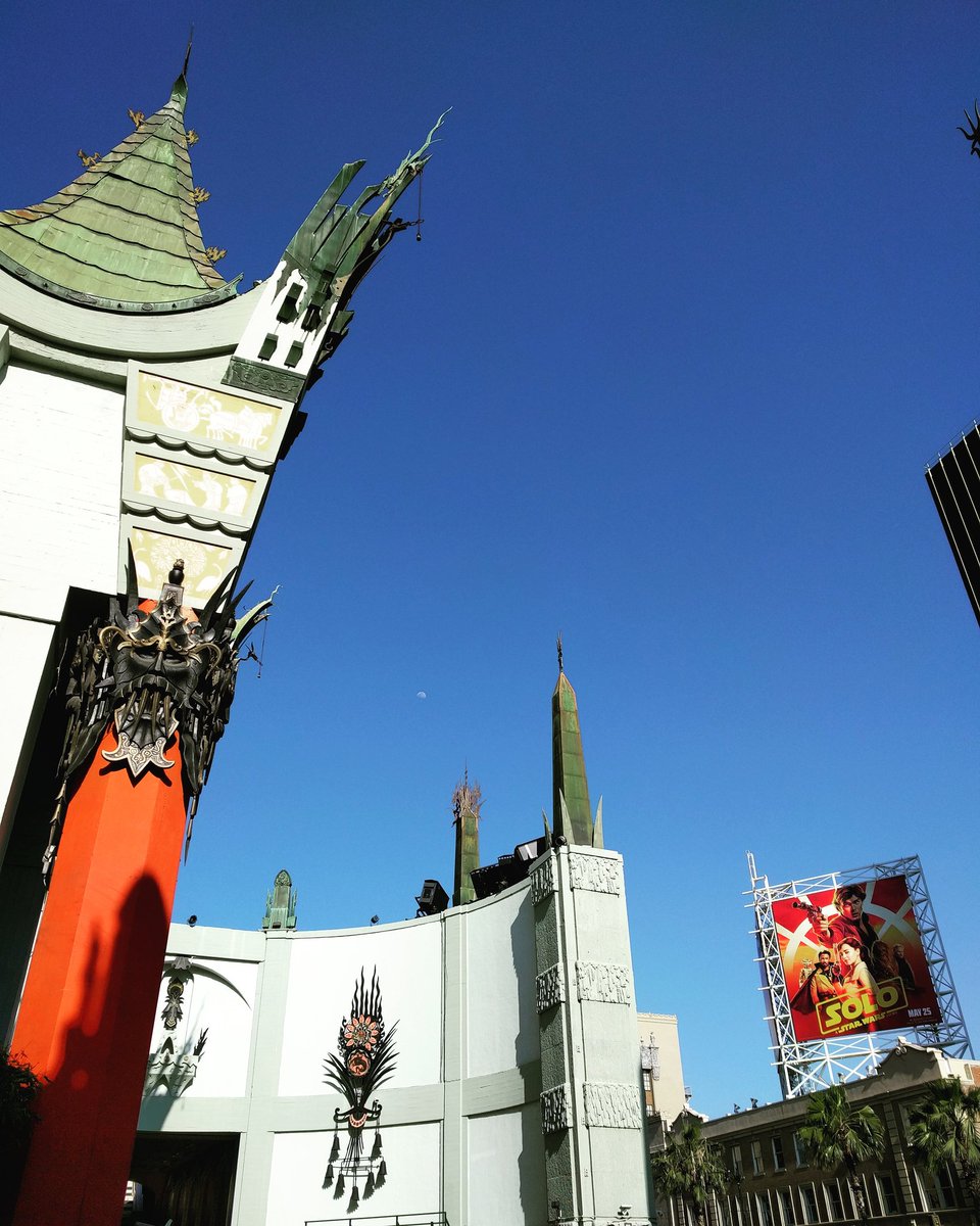 withanaccent's tweet image. That's No Moon #LiningUpNet #SOLOLine #LUN #TCLChineseTheatre #StarWars #SW #SOLO