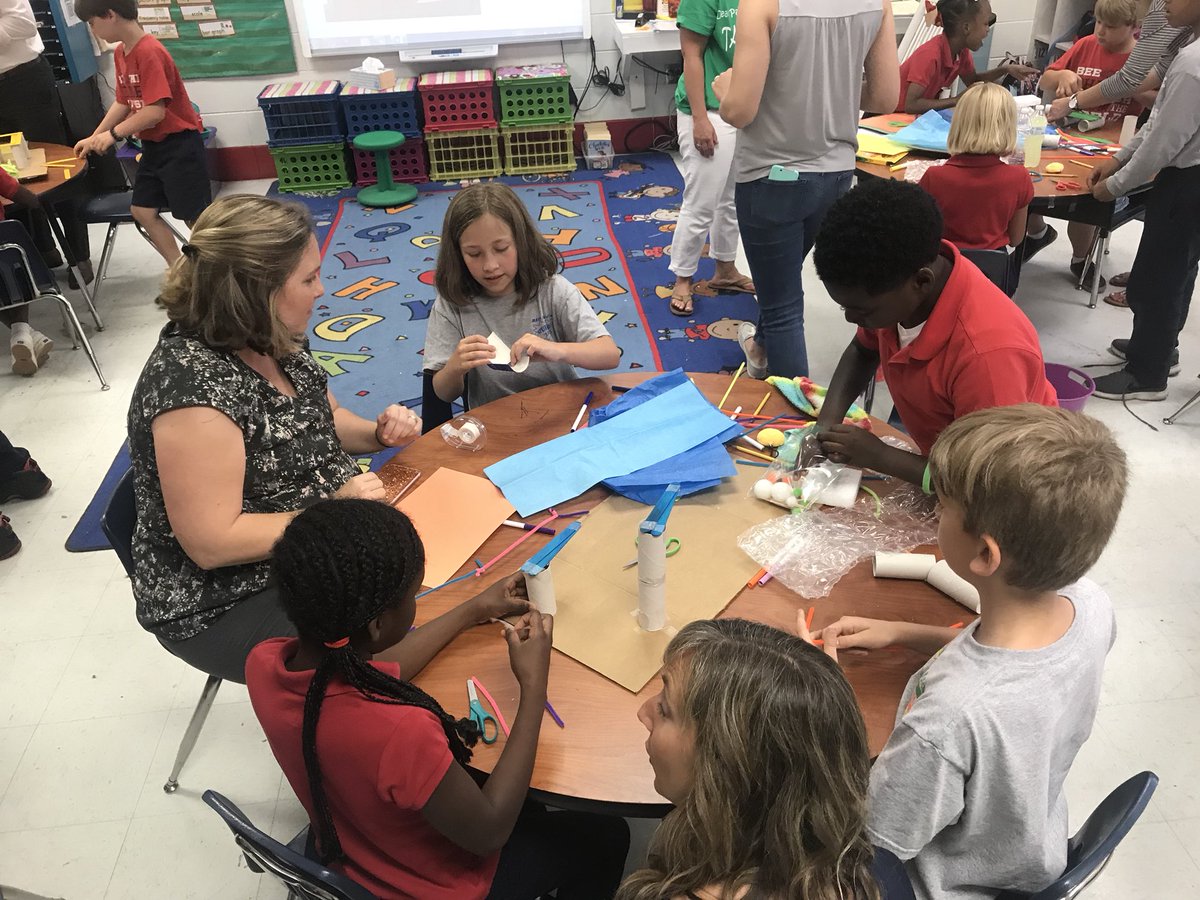 Hamiltons3Grade's tweet photo. End of year party (Part 3) @MaryBAustin #AustinInnovators https://t.co/FvDl7u7Bya