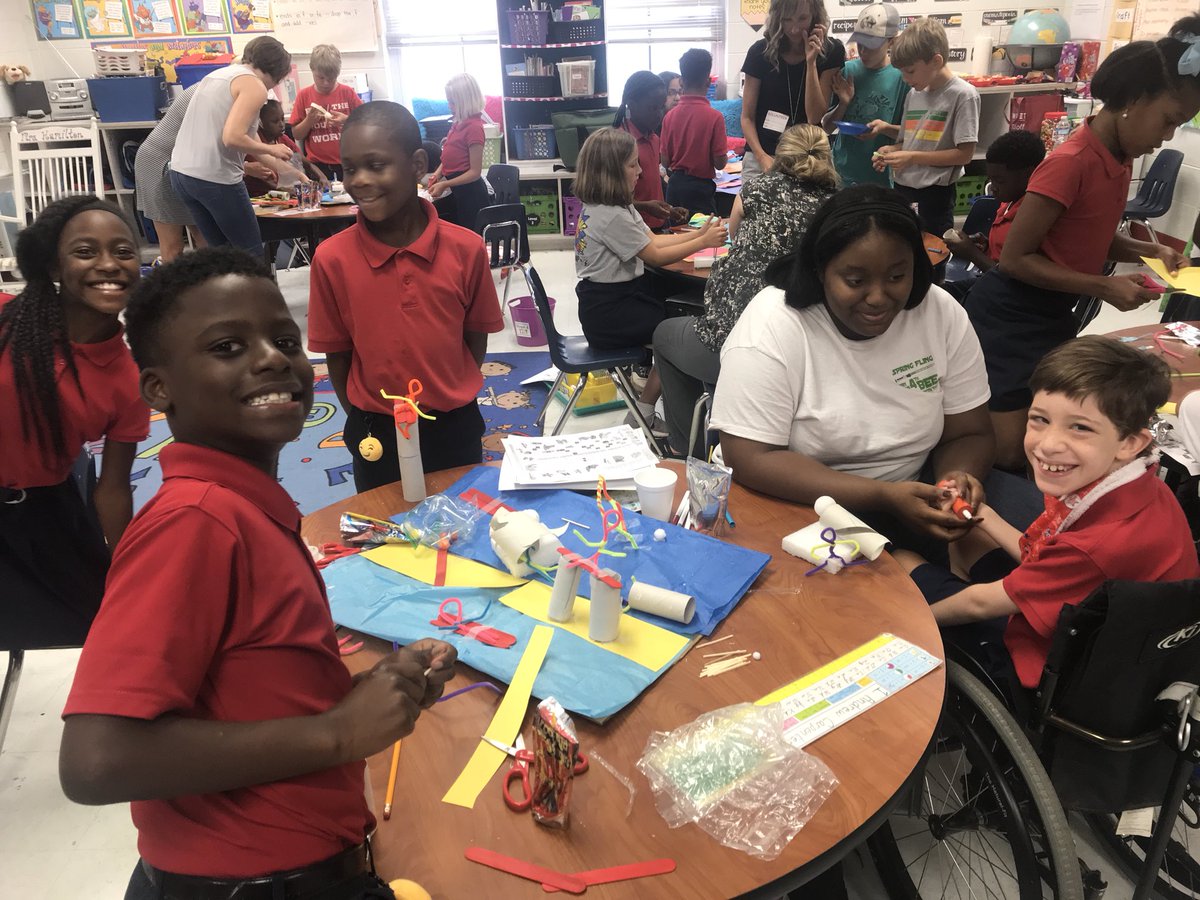 Hamiltons3Grade's tweet photo. End of year party (Part 4) @MaryBAustin #AustinInnovators https://t.co/vGNt2Fkd3F