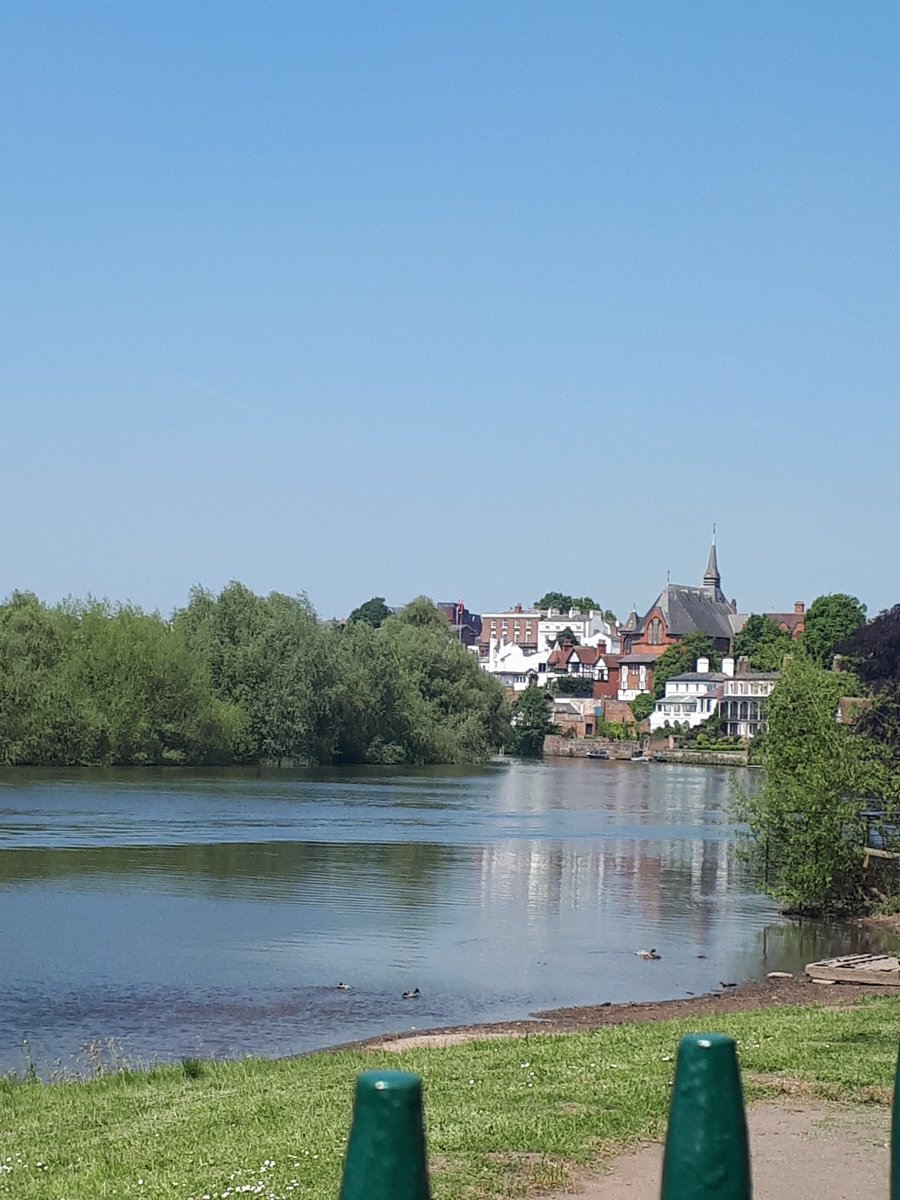 TheSingingBuffy's tweet photo. Sometimes I feel like I live in a movie with the most beautiful set in the world @ShitChester #SandyLane #RiverDee #BeautifulChester https://t.co/OGcd4Ap46r