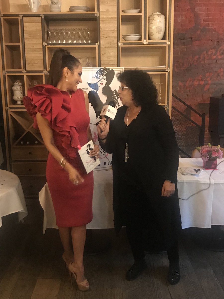 juliaesny's tweet photo. What a great night at @LuisaDiaztv’s book launch for #SexyIsTimeless! Luisa spoke about the inspiration behind her book which is meant to empower women, something she’s very passionate about! #KindnessIsCool #PopImpresska #SafePassage #EMPKTPR https://t.co/5a6iwaykm6