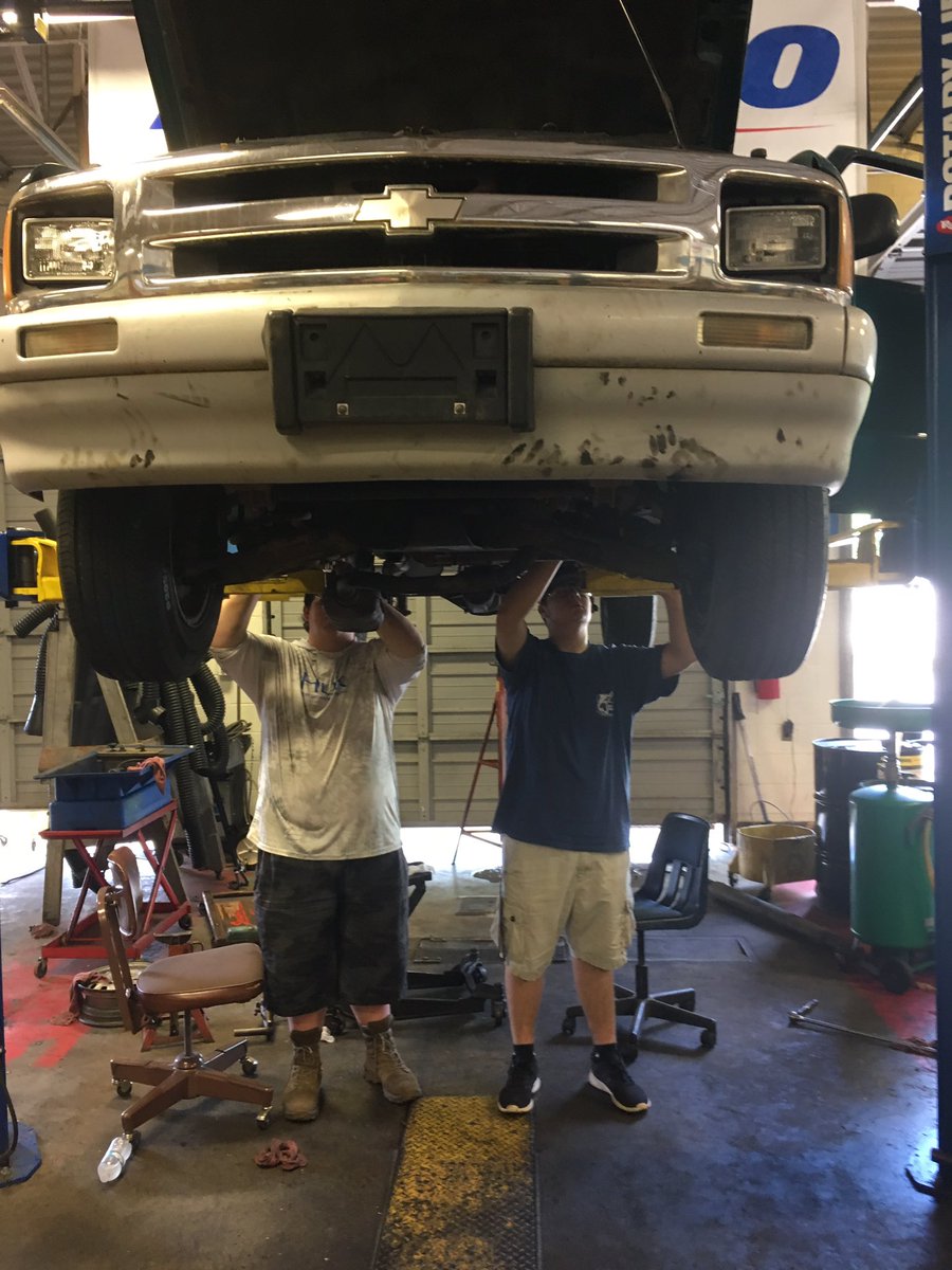 CATEC_auto's tweet photo. Lane and Trevor from Western Albemarle HS finishing up a clutch job on our S10. https://t.co/XIZndTTqHq