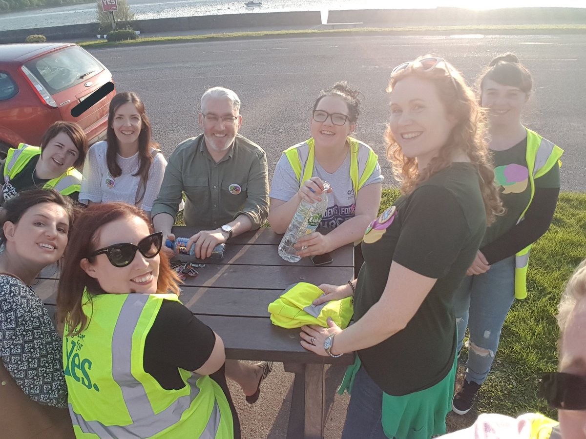 One last door knock in the sunniest #EastCork tonight..

A friendly chatty crew covering great ground in #Whitegate with an even warmer response... 

#Together4yes #repealthe8th <a href="/TfyMidleton/">Together For Yes Midleton/Carrigtwohill</a> <a href="/TFYEastCork/">East Cork Together For Yes</a> @auburnteen <a href="/GiveBackMy_Mind/">LoveMakesTheWorldGoRound</a>