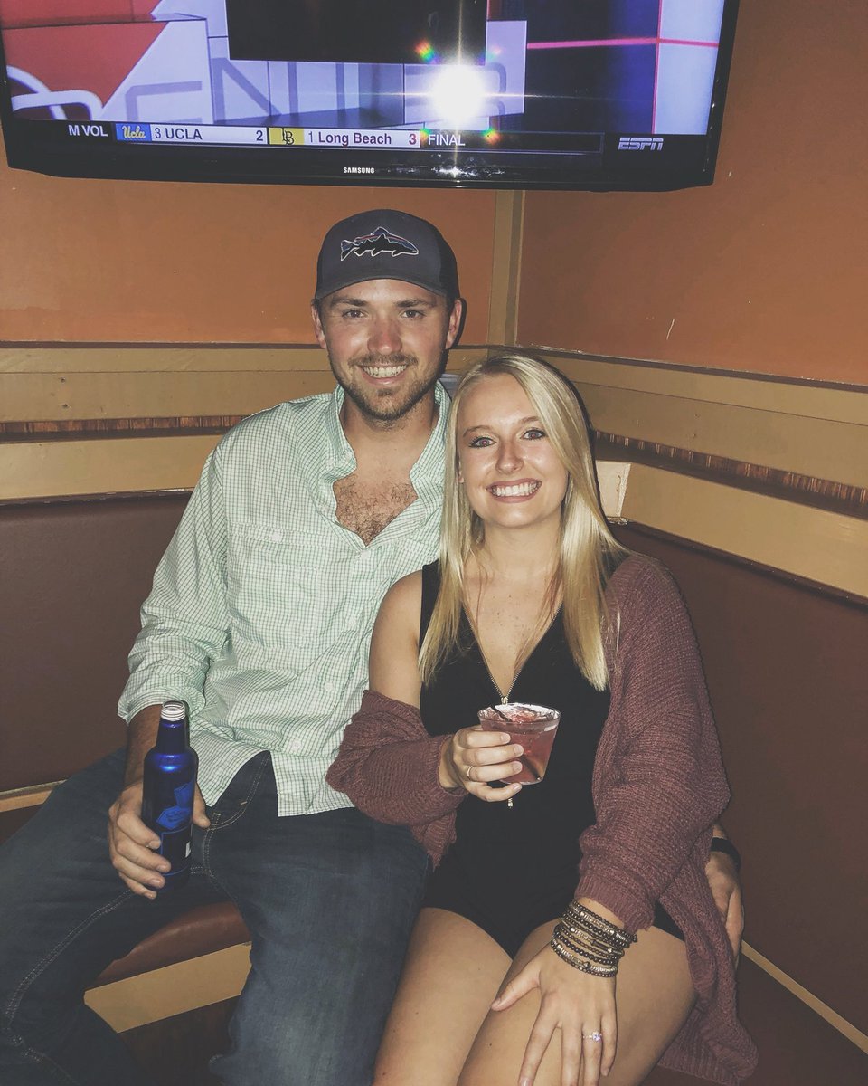 AustinSawyer5's tweet photo. it’s wednesday and i’m more then blessed to have this girl as more then just a crush! love ya 💚 https://t.co/6ExYUPPfRw