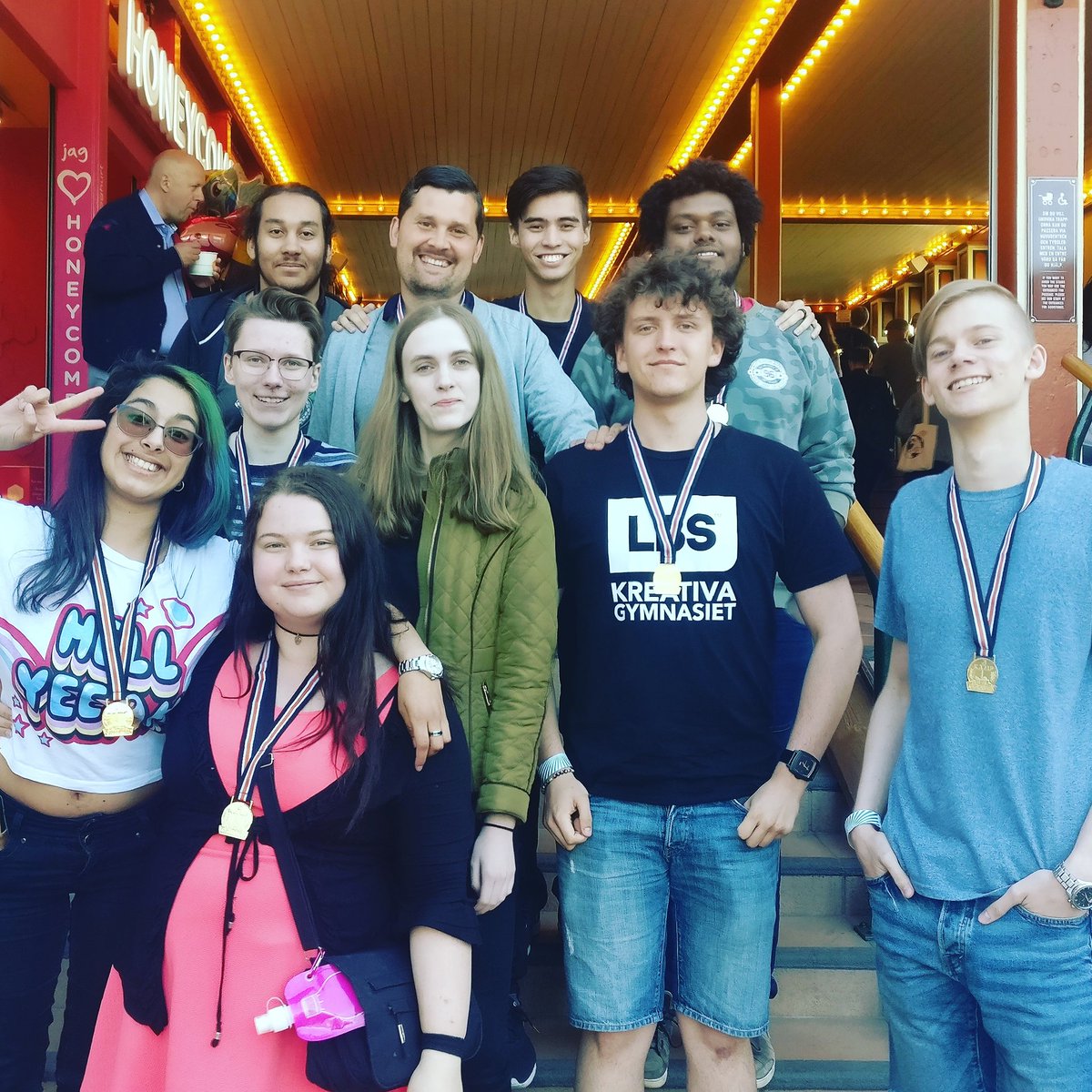 Idag har vi firat våra underbara ambassadörer som har hjälp LBS Stockholm bli en av världens och Sveriges bästa gymnasieskolor.

Tack för allt ni gjort och hoppas ni får en fortsatt trevlig kväll på <a href="/gronalund/">Gröna Lund</a>.