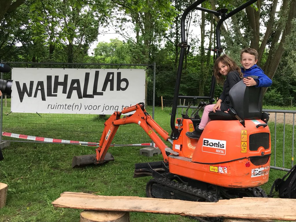 maak_lab's tweet photo. Hour Dutch kids like to get things done untill it stands. Woodcarving and sawing and building three days during Pentecost. #TheSecretGarden took them lots of #MakingHour s, but they loved every second of it! https://t.co/qR3aCdtyDq
