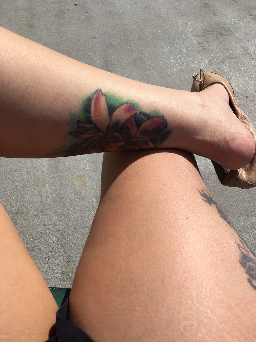 jamielyen's tweet photo. Perfect day for public humiliation.  #fetishmodel #goddessnyc #mistress #feet #footfetish #footworship #barefeet #arch #toes #sweatyfeet #footgoddess #foottease  #lickmysoles #findom #fetish #paypig #financialdomination #FemaleSupremacy #BlackmailFantasy https://t.co/CEpWFolnWU